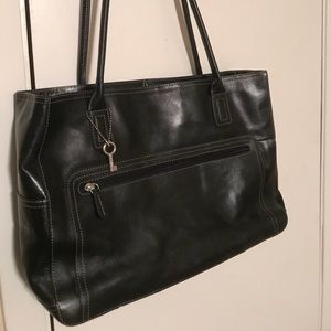 Beautiful black leather fossil bag.